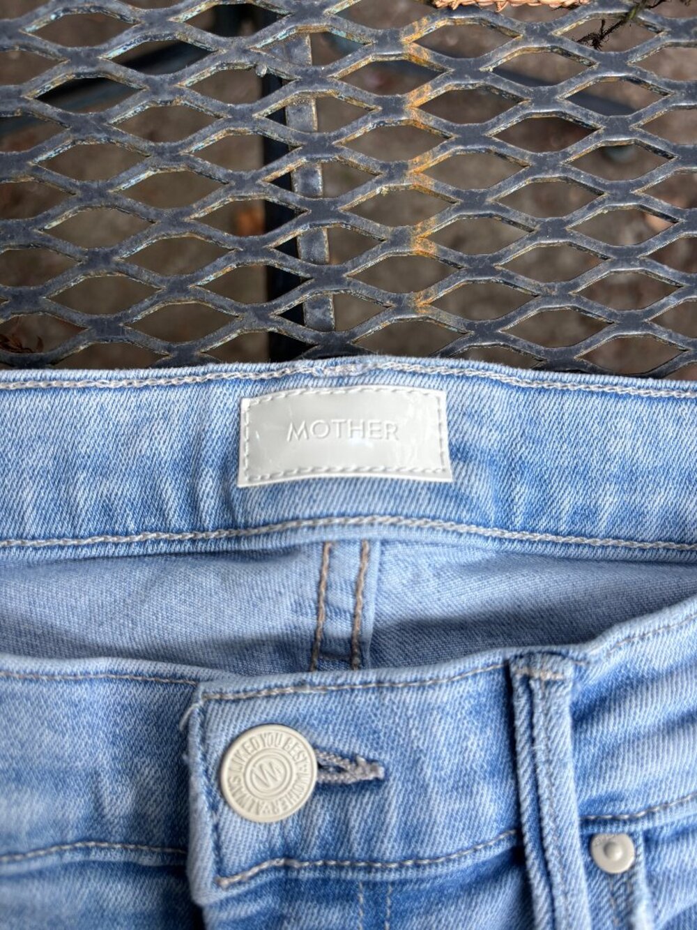 MOTHER The Weekender Fray Jeans – Size 27 – Distressed Flare - Picture 16 of 16